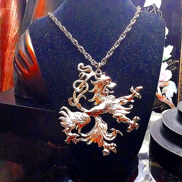 PLO LARGE GOLD METAL DRAGON VINTAGE NECKLACE, 1980'S, 4"X4",  24" CHAIN - Picture 3 of 4